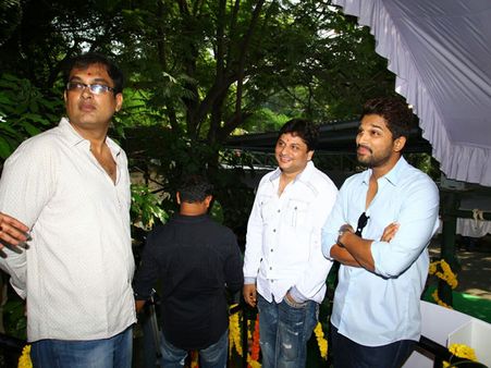 జూనియర్ టీం నుంచి బయటకు వచ్చి బన్నితో కలిసాడు...... వక్కంతం వంశీ తో బన్నీ సినిమా నిజమేనా??