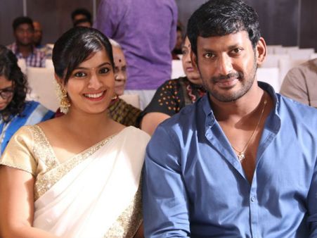 విశాల్ విలన్ అయిపోతున్నాడని బాధతో మాట మార్చిందా?