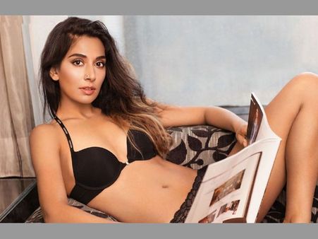 ఇంత సెక్సీగా ఉన్నావే...ఎవరే నువ్వు? (ఫోటో ఫీచర్)