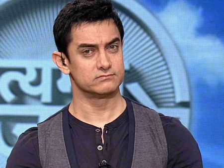 అమీర్ ఖాన్ ఒక ఇడియట్ , విధు వినోద్ చోప్రా అలా ఎందుకన్నాడు ??