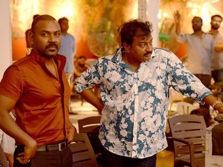 ఖైదీ నెం 150: లారెన్స్ వచ్చాడు, చిరుతో అదిరే స్టెప్స్ వేయిస్తున్నాడు (ఫోటోస్)