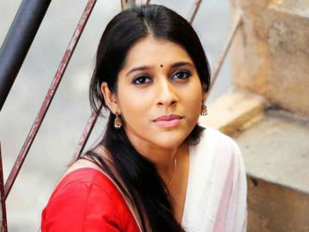 అతనికీ నాకూ ఎఫైరుందనీ బాగా రాయండి ఫ్రీ పబ్లిసిటీ కదా... మొకమ్మీదే చెప్పేసింది