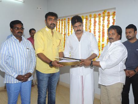 పవర్ స్టార్ పవ‌న్ క‌ల్యాణ్, ఎ.ఎం.ర‌త్నం కాంబినేష‌న్‌లో సినిమా ప్రారంభం