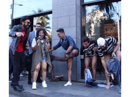 దారుణం .... నడిరోడ్డుపై ఫ్యాన్స్ ప్యాంట్లు విప్పించిన హీరో!