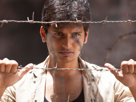 అన్నీ అవే పోలికలు కానీ...! జీవా ఈ సారి రంగం లో గెలుస్తాడా