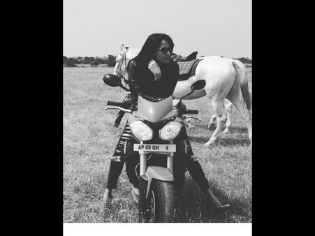 అనసూయ ఇరగదీసింది.... హాలీవుడ్ హీరోయిన్ లుక్ లో