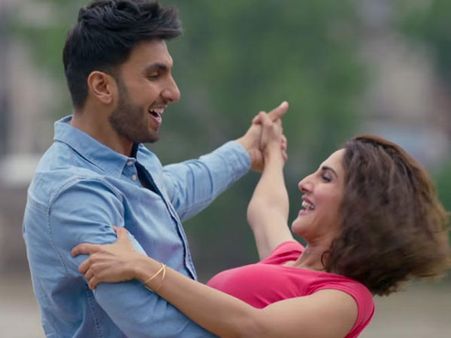 షాకవ్వాలా? ఆశ్చర్యపోవాలా? అన్నీ ముద్దు సీన్లే, అయినా... యు/ఎ?