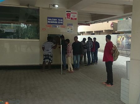 మోడీ కొట్టిన దెబ్బ: చెర్రీ ధ్రువకూ తప్పదా....