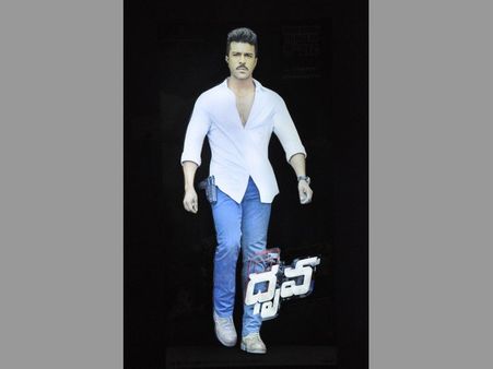 అంతా ఈ నోట్ల రద్దు వల్లే.... ‘ధృవ’ లేటు కావడంపై అల్లు అరవింద్!