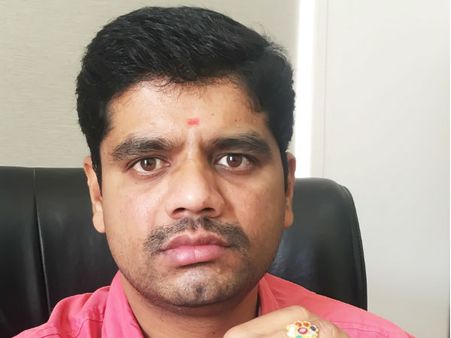 అడ్డంగా బుక్ చేసారు, మాకు నష్టమే... హీరో ఫ్యాన్స్‌కి నిర్మాత క్షమాపణలు!