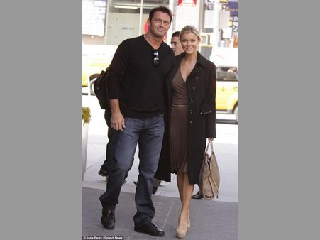 ఇదీ ఓ ఛాలెంజే... నగ్నంగా ఫోజు ఇచ్చిన హాట్ బ్యూటీ (వీడియో)