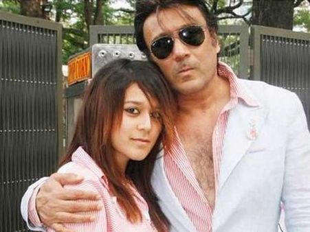 వాళ్ళేం చేస్తున్నారో వాళ్లకు తెలుసు... కూతురు బికినీ ఫోటోల గురించి ఇలా