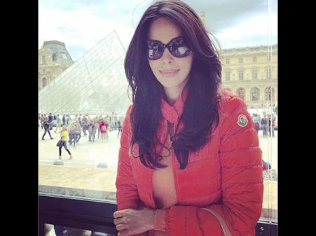 మల్లికా షెరావత్ మీద దాడి: టియర్ గ్యాస్ స్ప్రే చేసి కొట్టారు....