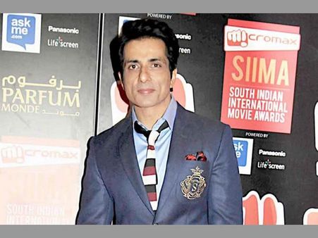 చాలా ఎమోషనల్ అయ్యాడు : మేమంటే ఎందుకింత నిర్లక్ష్యం?? నటుడు సోనూ సూద్ ఆవేదన