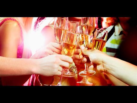 ఫ్రెండ్స్ తో ...యంగ్ హీరో లేట్ నైట్ పార్టీ, పోలీస్ లు వచ్చి ఆపేసారు