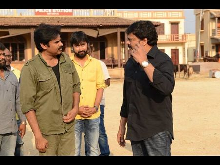 అన్నకోసం తమ్ముడి సెట్... మెగా బ్రదర్స్ మధ్య విభేదాలు జనం ఊహలేనా..??