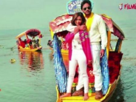 తుపాకీ తూటాల పేలుళ్ళ మధ్య...