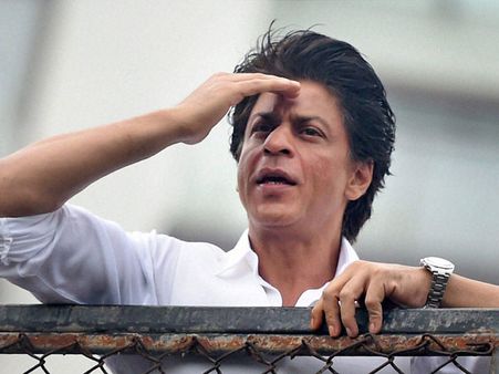 తండ్రి కాన్సర్, తల్లి,చెల్లి అనారోగ్యంతో బెడ్ పై...అయినా సూపర్ స్టార్ గా ఎదిగి శాసిస్తున్నాడు