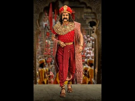 గౌతమి పుత్ర శాతకర్ణికి గుమ్మడి కాయ కొట్టారు: లాస్ట్ సీన్ బాలయ్య, శ్రీయా, హేమమాలినిలపై...