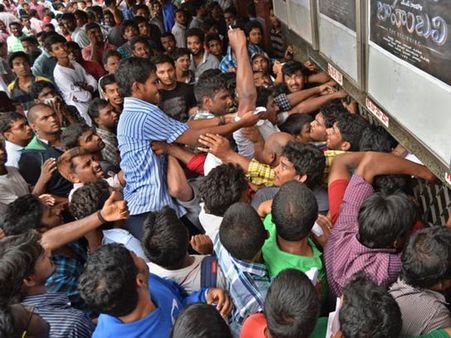 టికెట్ రేట్లు పెంచేస్తున్నారు.... ఈ సారి సంక్రాంతికి మనకు మోత మోగేలా ఉంది.., ఎందుకూ అంటే....