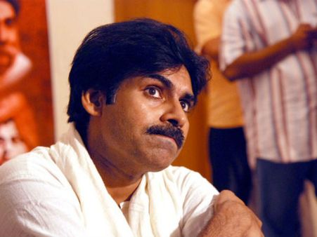 ఆగ్రహం ఉన్నా లోలోపలే.... పవన్ పై కేసు విషయం లో దూకుడు వద్దనుకున్న అభిమానులు