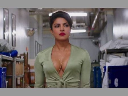 ఇంత సెక్సీ గానా...!? ఫొటో చూస్తే అదిరిపోతారు... అయినా ప్రియాంక రెండోస్థానమే (వీడియో)