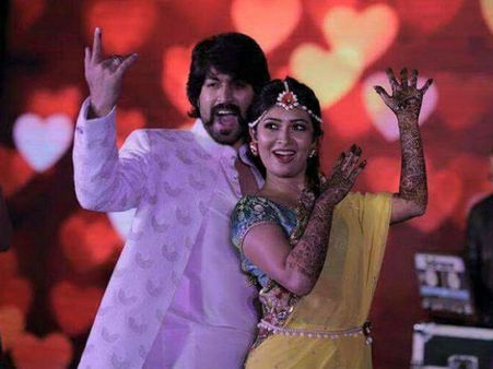 హీరో హీరోయిన్ ప్రేమ వివాహం: ఇండస్ట్రీ అంతా మద్దతు... (ఫోటోస్)