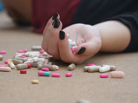 పోలీస్‌తో రిలేషన్‌షిప్: అనుమానాస్పద స్థితిలో నటి మృతి, నోట్‌లో అతని పేరు