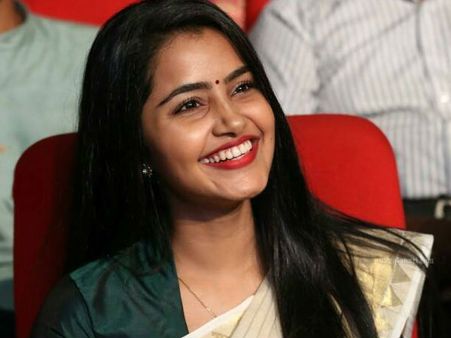 అనుపమ వివాదాస్పద ట్వీట్‌.. రామ్ చరణ్‌ టార్గెట్ చేసిందా?: అసలేం జరిగింది