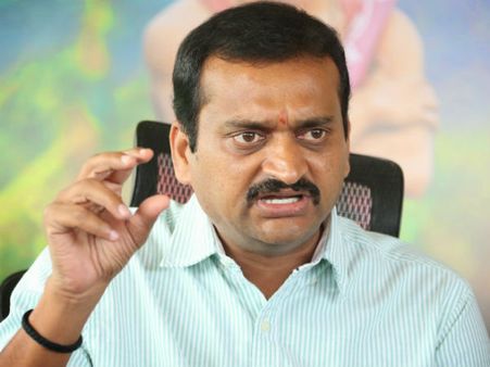 ఆ డైరెక్టర్ వెధవ.. అసహ్యం.. బండ్ల గణేష్ టార్గెట్ ఆ దర్శకుడేనా!