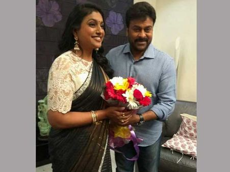 చిరంజీవితో రోజా ఇంటర్వ్యూ: లైవ్లీగా ముచ్చటిస్తూనే ఇరికించే ప్రయత్నం...