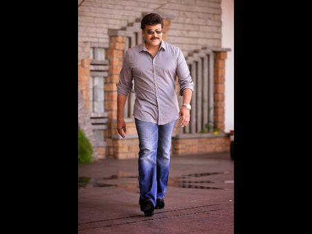 మెగా ప్యాక్.....!? అన్నయ్య సిక్స్ ప్యాక్ అంటూ ఊగిపోతున్న అభిమానులు