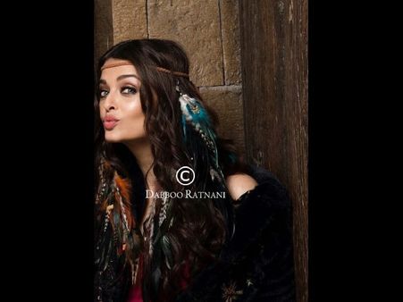 ఐశ్వర్యరాయ్ టు సన్నీ లియోన్... క్యాలెండర్ కోసం అందాల ఆరబోత (ఫోటోస్)