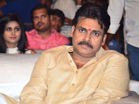 పవన్‌ మొదటి సారి ఇలా... ప్రశంసల జల్లు కురిపించేసాడు,అంతా ఆశ్చర్యం