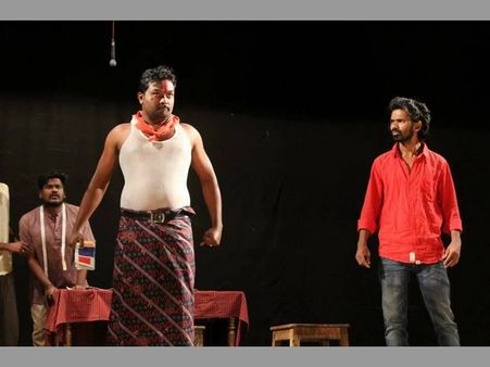 రవీంధ్ర భారతిని నవ్వులలో ముంచెత్తిన 