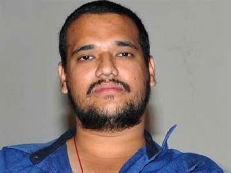 క్రేజ్ కోసం కక్కుర్తితో చేయకూడనివి చేసారు, డైరక్టర్ అరెస్ట్, నిర్మాత కోసం గాలింపు