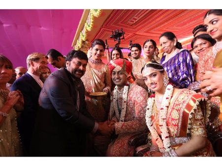 పెళ్లి వేడుకలో అమితాబ్, పవన్ కళ్యాణ్, రజనీ, చిరు, బాలయ్య ఇంకా స్టార్స్ (ఫోటోస్)