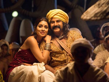 శాతకర్ణి ఎఫెక్ట్: క్రిష్ ఇంటిపై ఐటి దాడి, నితిన్ తండ్రికి సెగ!