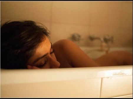 బాయ్ ఫ్రెండు కోసం...ఇలియానా నగ్నంగా ఫోజులిచ్చింది