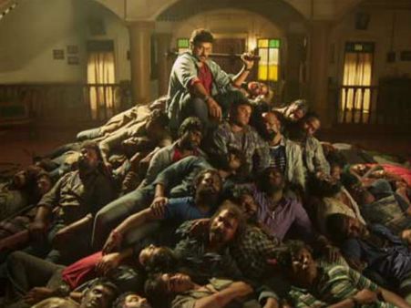 పొగరు ఒంట్లో ఉంటది, హీరోయిజం నా ఇంట్లో ఉంటది (ఖైదీ నెం 150 ట్రైలర్)