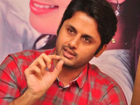 ఖతర్నాక్.... నితిన్ కొత్తలుక్ సూపర్ గా ఉంది
