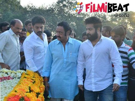 తాత ఆశయాలతో ముందుకు: విచార వదనంలో జూ ఎన్టీఆర్, కళ్యాణ్ రామ్ (ఫోటోస్)