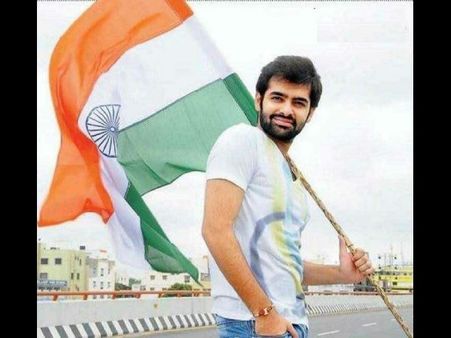 హైపర్ ‘రిపబ్లిక్’యాక్షన్: జాతీయ జెండాతో రామ్