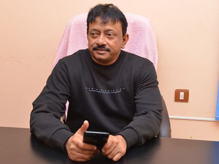 జస్ట్ ఇప్పుడే ‘ఖైదీ నెం 150’ చూసా అంటూ... వర్మ ఊహించని ట్వీట్