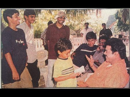 ఈ ఫొటోలో ఉన్న హీరోని గుర్తు పట్టగలరా..???