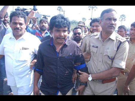 సంపూర్ణేష్ అరెస్ట్, రాజమౌళి మద్దతు.., విష్ణు పై కేసు.... టాలీవుడ్ లో 