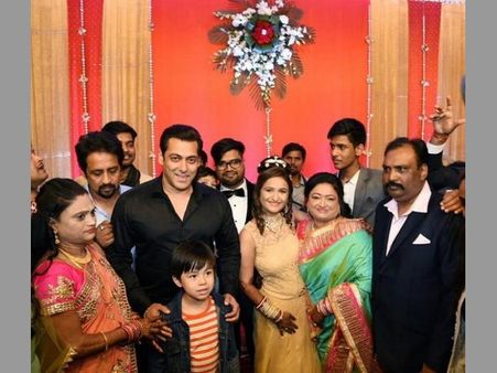 కారు డ్రైవర్ కొడుకు పెండ్లికి సూపర్ స్టార్.. ఇంకా ఎందరో..