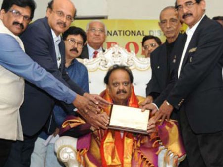 కులాల పోరుతో సినిమా ఛండాలంగా, ఫ్యాన్స్ మాత్రమే చూస్తే చాలా?: ఎస్పీ బాలసుబ్రహ్మణ్యం సూటి ప్రశ్న