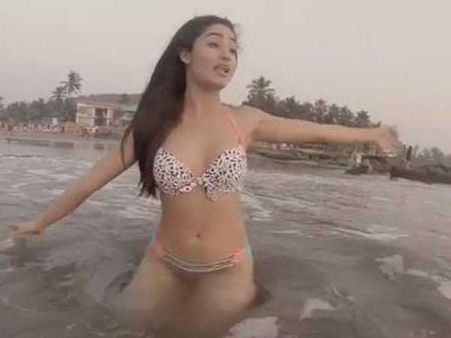 బీచ్ లో బికినీ.., బికినీ లో త్రిధా చౌదరీ... ఈ ఫొటో చూస్తే ఇక అంతే