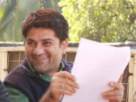 జారిపడి, తలకి దెబ్బ తగిలి... సూపర్ హిట్ సీరియల్స్ డైరక్టర్ మృతి